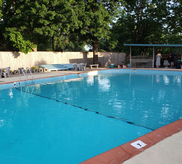 lortondale-club-pool-photo